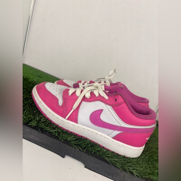 Nike Jordan 1 Low Fire Pink Barbie GS FV8486-600 Youth Size 4Y - Picture 1 of 8